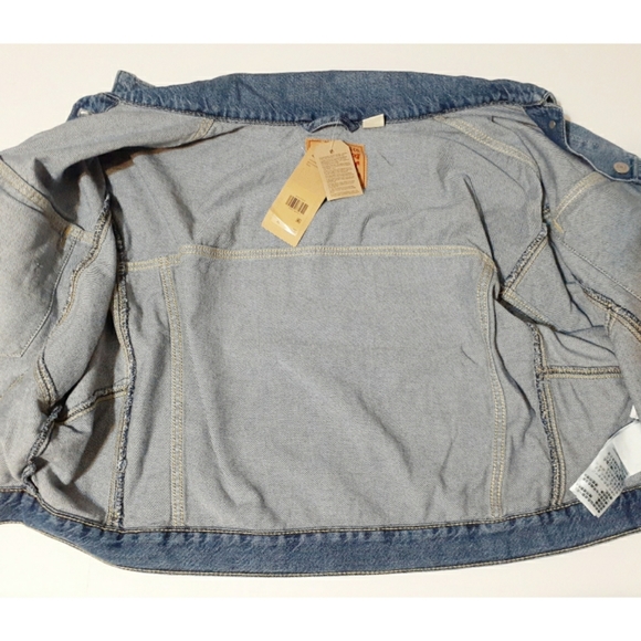 ๐Levi's Oversized Medium Wash Denim Cropped Trucker Jacket - Picture 7 of 12